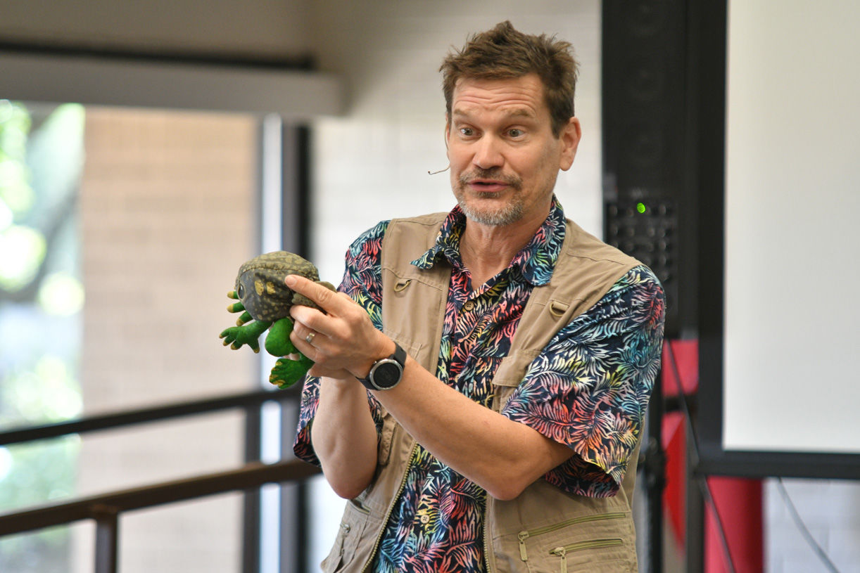 Singing zoologist Lucas Miller visits Bryan library